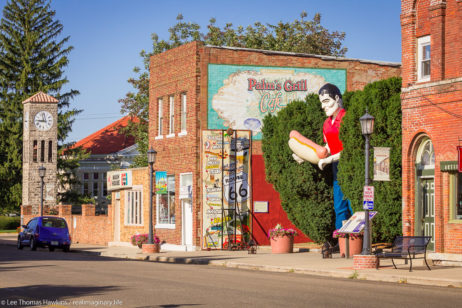 The Bunyons Giant promoted Bunyon's restaurant in Cicero, Illinois until moving to its new home in Downtown Atlanta, Illinois.